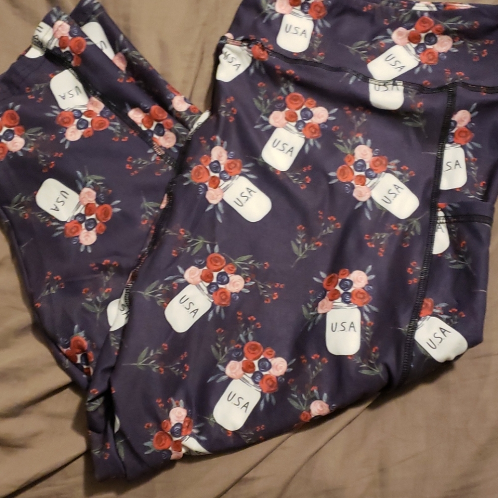 Navy Blue USA Flower Vase Capri Leggings TC2